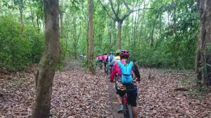 Serunya Berkompetisi Sepeda di Pantai Pulau Merah Banyuwangi