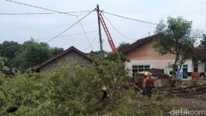 Angin Kencang Rusak 4 Rumah Warga di Banyuwangi