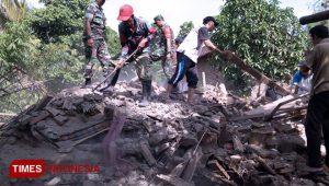 Diguyur Hujan Deras, Rumah di Banyuwangi Ambruk Rata dengan Tanah