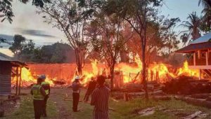 Gudang Kayu dan Mebel di Kelurahan Kebalenan Dilalap Si Jago Merah