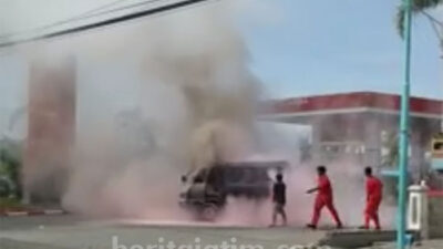Daihatsu Zebra car caught fire after filling fuel at gas station, 2 Wounded People