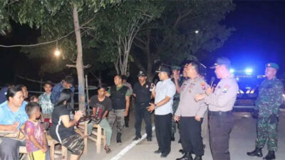 Cegah Corona, Polisi Bubarkan Kerumunan Masyarakat