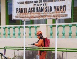 Cegah Covid-19, Panti Asuhan Penyandang Disabilitas di Banyuwangi Disemprot Disinfektan