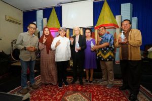 Prevent Disease, Banyuwangi Distribute Hand Sanitizer to Mosques to Churches