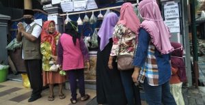 Boleh Diambil Gratis, Puluhan Sayuran Digantung di Jalanan Banyuwangi Setiap Hari