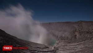 Ijen Crater is turbulent, One Miner Falls into Sulfur Lake