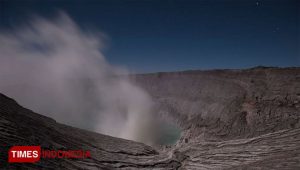 Kawah Ijen Bergejolak, Satu Penambang Jatuh ke Danau Belerang