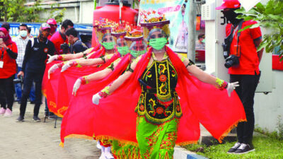 Tarian Gandrung Bermasker Meriahkan Kampung Tangguh