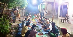 Warga Selamatan Kampung Usir Korona