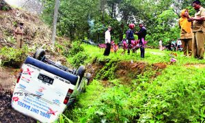 Mobil Unit Baksos Terguling