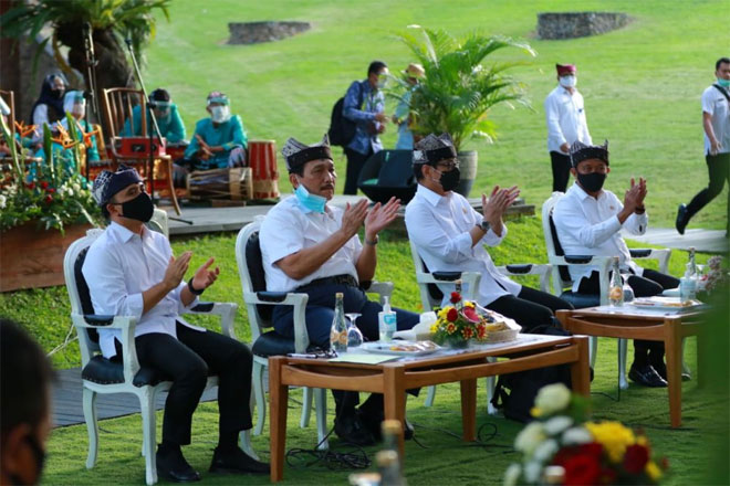 Rapat-Dipimpin-Luhut-Dua-Menteri-hingga-Bos-Swasta-BUMN-Genjot-Ekonomi-Banyuwangi