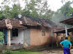 Due to Electrical Shortage, The House of Residents of Sempu Banyuwangi scorched on fire