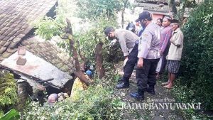 Kakek 75 Tahun Ditemukan Meninggal Menggantung di Pohon Sirsak