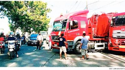 Brake failure, Tank truck running onto the main road