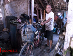 Glory be to God! This mobile shoe repairman in Banyuwangi can make sacrifices 2 Goat
