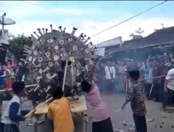 The Corona Virus Statue Destroyed by Banyuwangi Residents When Celebrating the Prophet's Birthday