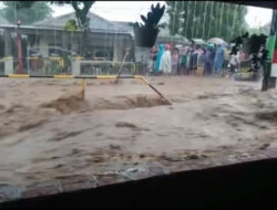 Banjir di Desa Alasbuluh Wongsorejo, Jalur Banyuwangi-Situbondo Macet