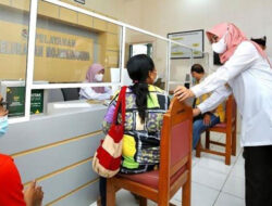 Keliling Kantor Kelurahan, Bupati Ipuk Pastikan Layanan Publik Tetap Berjalan