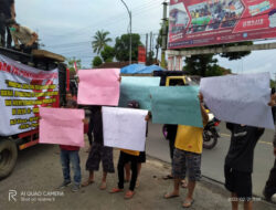 Massa RBP Geruduk Kantor Kecamatan Cluring, Ada Apa ?