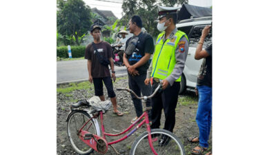 Menyeberangi Jalan, Pesepeda Gayung Tewas