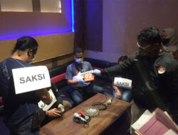 Polisi Gelar Reka Adegan Pertunjukan Striptis dalam Kafe di Banyuwangi