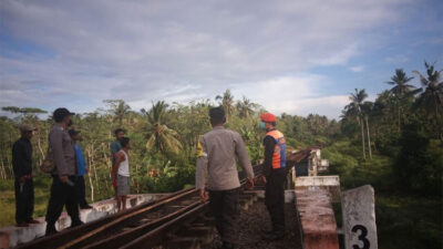 Tak Hiraukan Suling Lokomotif, Perempuan di Banyuwangi Tertabrak Kereta Api