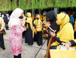 Bupati Ipuk Lepas Jamaah Umrah Perdana via Bandara Banyuwangi
