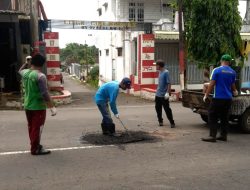 The Public Works Office of CKPP Incessantly Repairs Hollow Roads in Banyuwangi