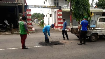 Dinas PU CKPP Gencar Lakukan Perbaikan Jalan Berlubang di Banyuwangi