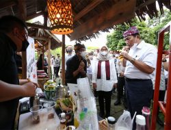 Coordinating Minister Luhut buys Banyuwangi SMEs, from Coconut Serundeng Pastry to Spice Drinks