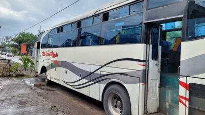 Bus Citra Wisata Mandiri Tabrak Pemotor di Banyuwangi, Emak-Emak Tewas