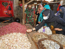 Jelang Ramadan, Bupati Ipuk Cek Ketersediaan Stok di Pasar Tradisional