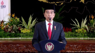 Presiden Jokowi Salurkan BLT “Minyak Goreng” Rp 300 Ribu untuk BPNT, PKH dan PKL Penjual Gorengan