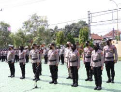 Kapolresta Banyuwangi Berikan Penghargaan Kepada 15 Anggotanya