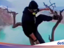 Wisatawan Nyaris Jatuh ke Kawah Ijen Saat Pohon Kering yang Dinaiki Patah