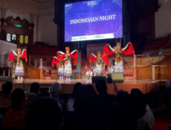 Banyuwangi Student Stories Perform Infatuated Dance in London