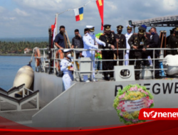 Heroes Day Commemoration, TNI AL Banyuwangi Sows Flowers in the Bali Strait