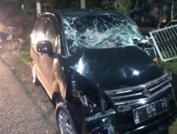 Tabrak Pagar Rumah, Pengemudi Asal Curahjati Dilarikan ke Puskesmas