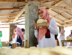 Pacu UMKM Naik Kelas, Bupati Ipuk Terkesan Geliat Produsen D…