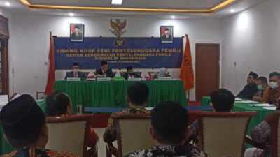 DKPP Holds Code of Ethics Violation Session on Alleged Fraud of Panwascam Recruitment at Banyuwangi Bawaslu