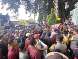 Tambang Galian C di Banyuwangi Ditutup,  Ratusan Sopir Dum Truk dan Pekerja Gelar Aksi Demo