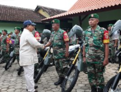 Datang Ke Banyuwangi, Menhan RI Prabowo Serahkan Dua Puluh Unit Motor Ke Babinsa