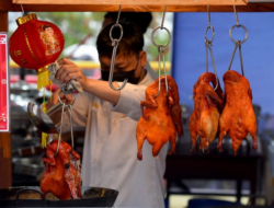 Sajikan Berbagai Seni dan Kuliner khas Tionghoa, Festival Imlek Banyuwangi Ramai Diserbu