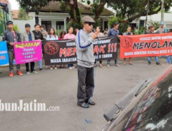 Warga Banyuwangi Demo Tolak Kades Jabat 9 Tahun, Keberatan Usulan Disebut 'Suara Rakyat'