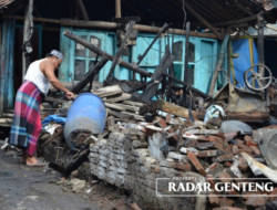 Three Residents' Houses Burnt