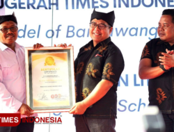 Regent Ipuk won the Positive News Maker Award of Banyuwangi Regency