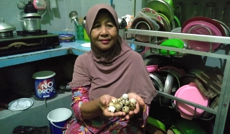 Creative, Housewives in Banyuwangi Develop Salted Quail Egg Business