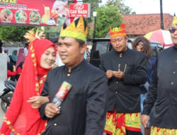 Head of Jajag Village Participates in the Carnival of Independence in Banyuwangi