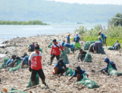 Pemkab Dan Sungai Watch Gelar Aksi Big Clean Up Di Pantai Mu…