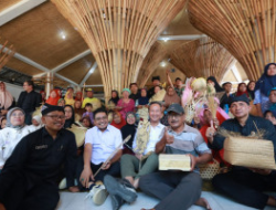 Visit the Gintangan Banyuwangi Bamboo Craft Center, Minister of Industry…